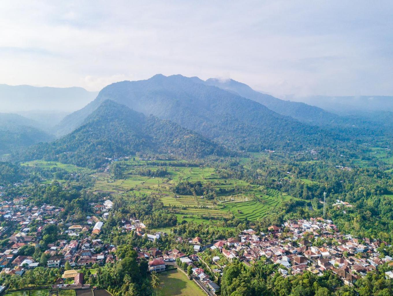 Pemandangan Desa Along 1